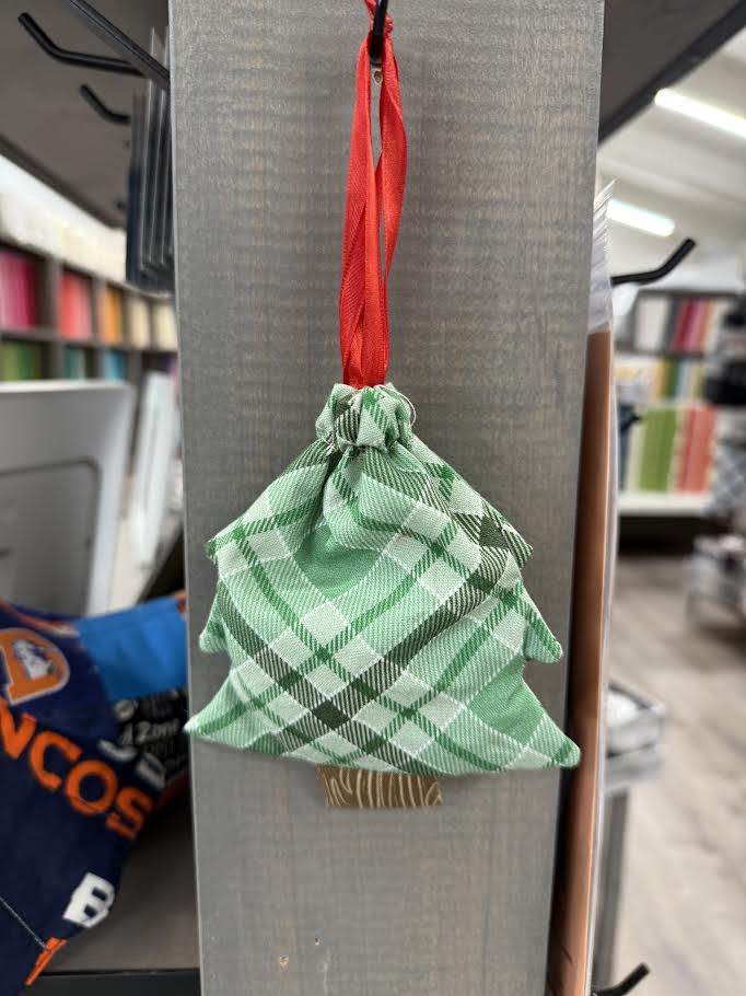 Make N' Take Drawstrings Tree Pouches