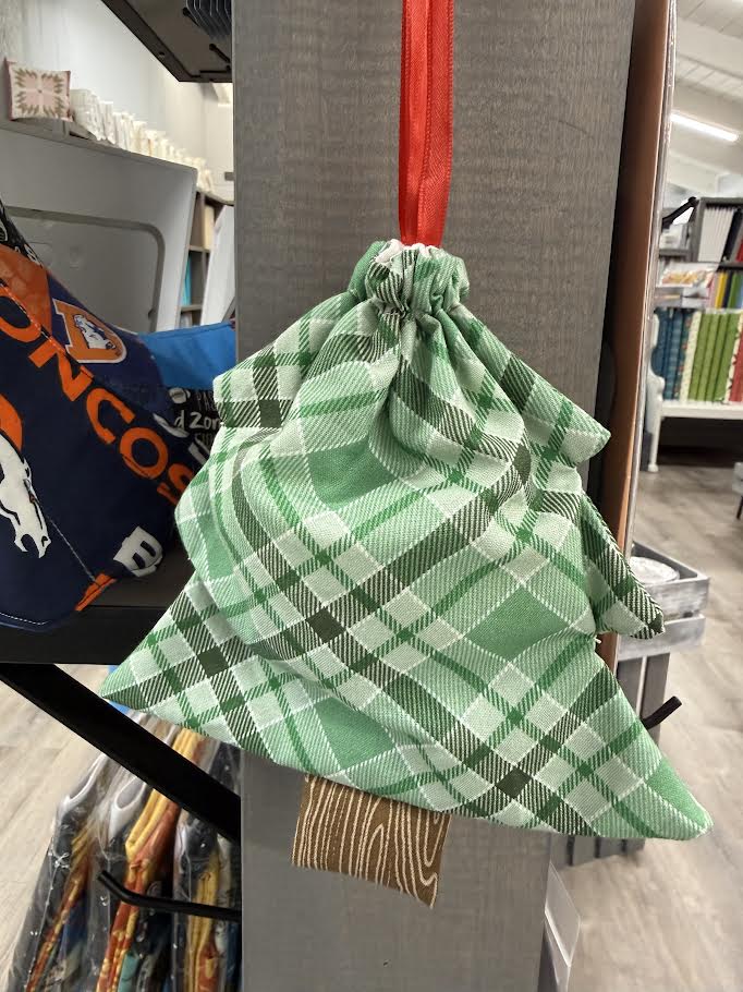 Make N' Take Drawstrings Tree Pouches