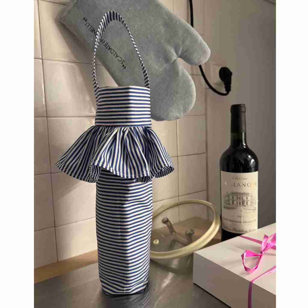 Ruffled Wine Bottle Holder